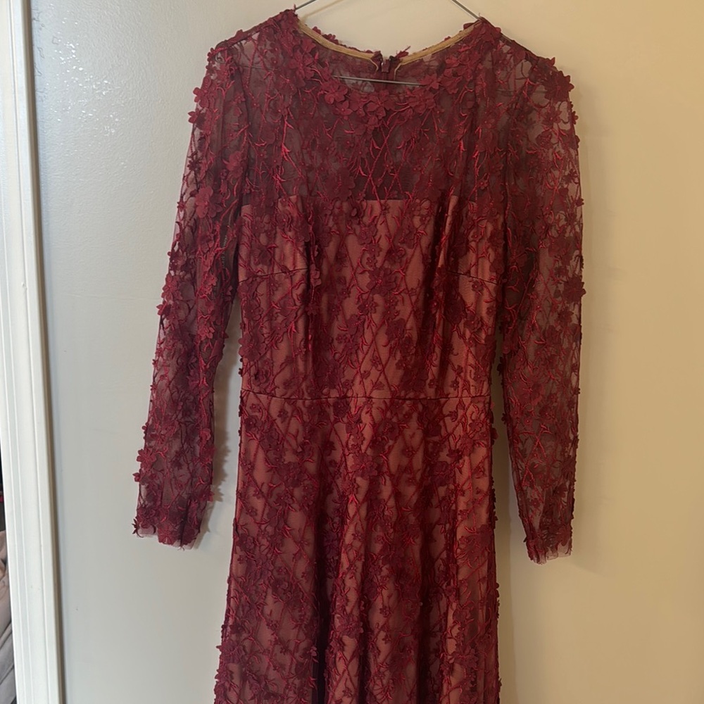 Elegant burgundy Dress